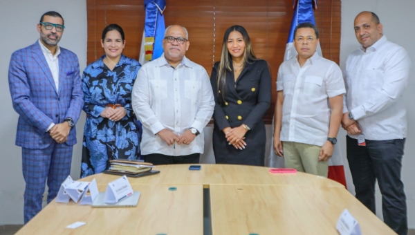 Fabricio Gómez Mazara recibe visita de Proindustria